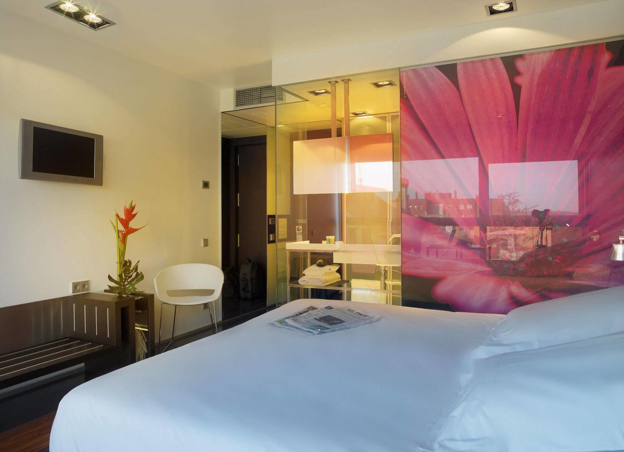 Ikonik Angli Hotel Barcelona Room photo
